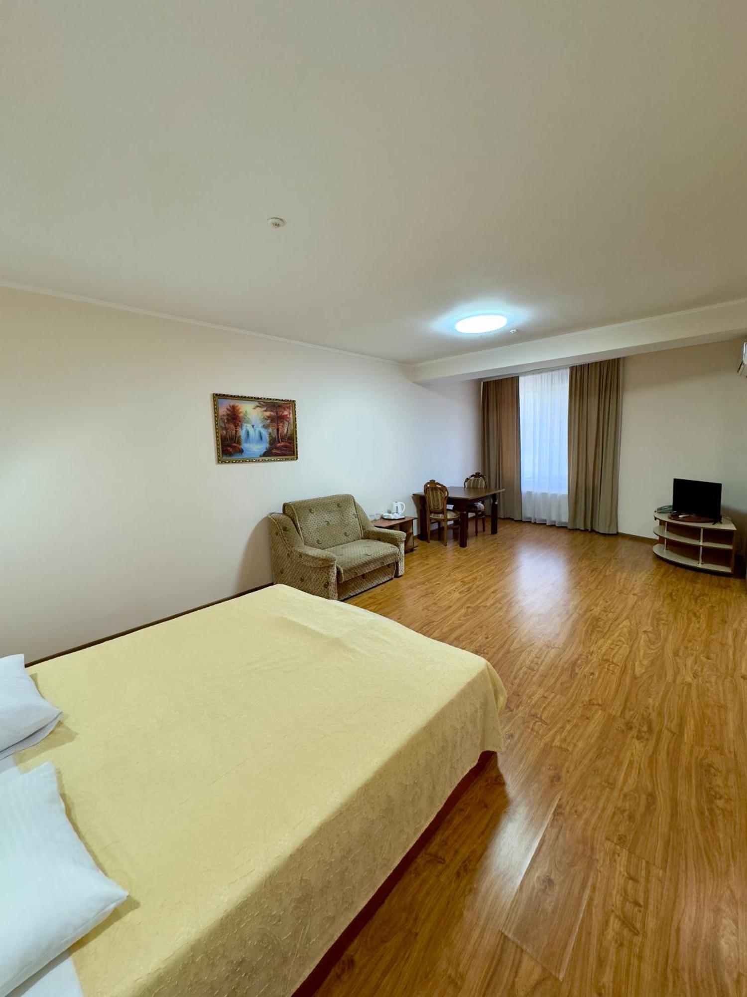 วิลลา อารุส Hotel คีชีเนา ภายนอก รูปภาพ