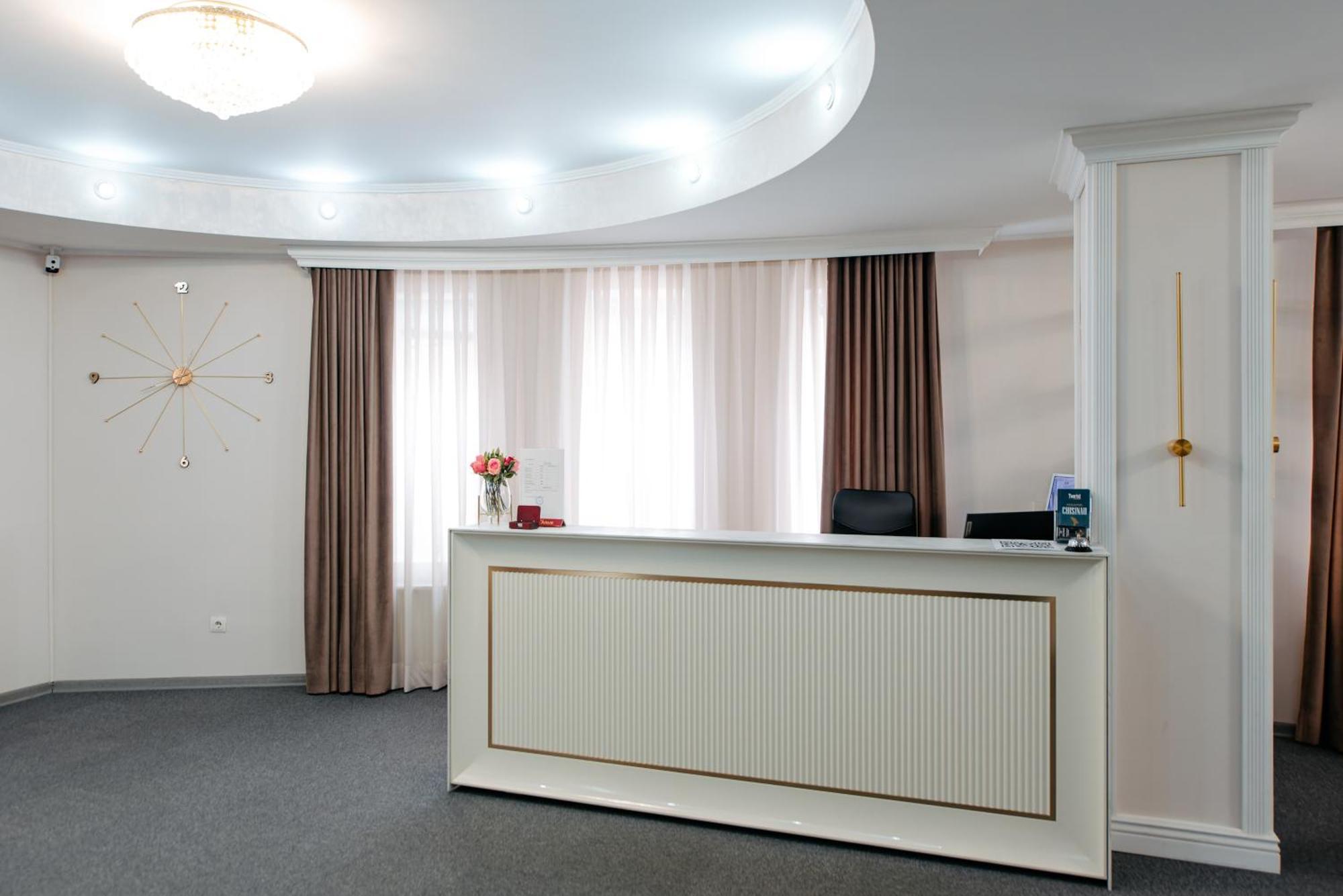 วิลลา อารุส Hotel คีชีเนา ภายนอก รูปภาพ
